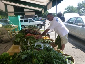 Vinny buying the beets at the Greenport Farmstand...Vinny might make a better blogger than me...he was very insistent that I photograph everything!